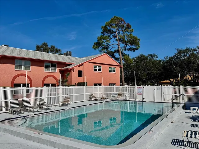 $1,150 | 257 Southwest Lincoln Circle North, Unit 3208, St. Petersburg, FL 33703