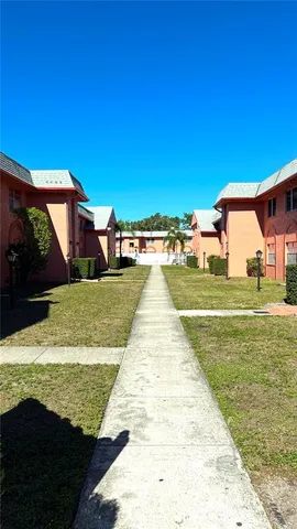 $1,150 | 257 Southwest Lincoln Circle North, Unit 3208, St. Petersburg, FL 33703