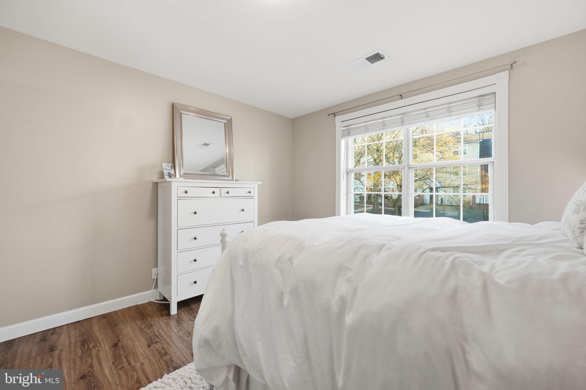 4608 28th Road South, Unit B Arlington, VA 22206 - Photo 10 of 21 Bedroom 1