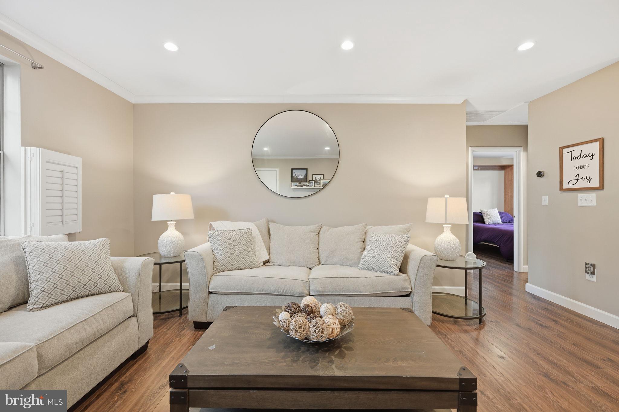 4608 28th Road South, Unit B Arlington, VA 22206 - Photo 2 of 21 Living Room