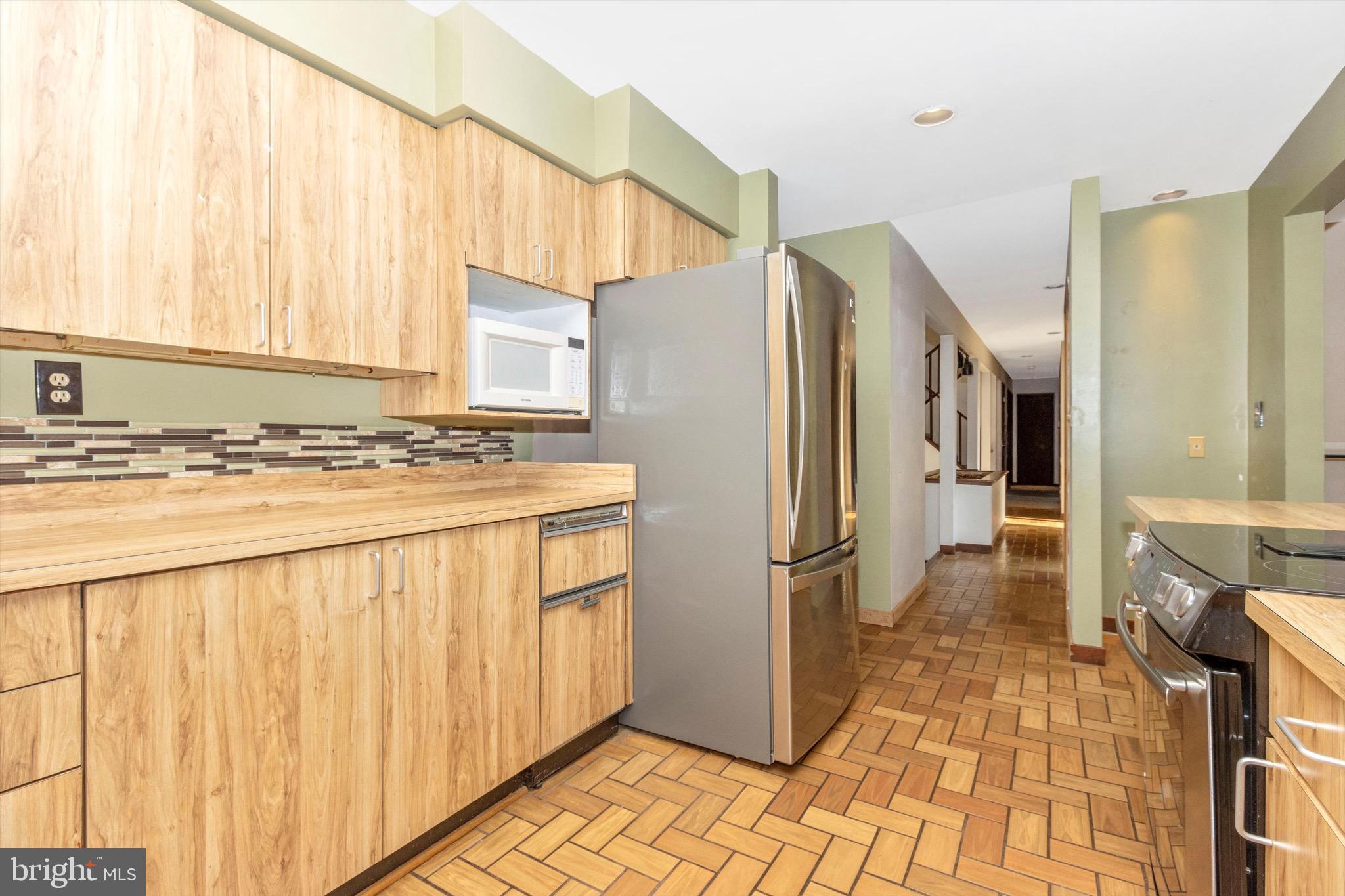 13248 Hunt Ridge Road Ellicott City, MD 21042 - Photo 16 of 57 Kitchen