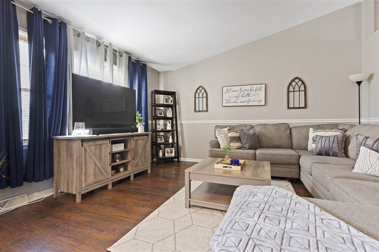 20 King Henry Road Southeast Poplar Grove, IL 61065 - Photo 5 of 28 Gallery Image 5