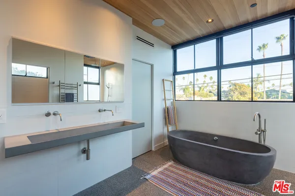 $33,000 | 746 Marco Place, Venice, CA 90291