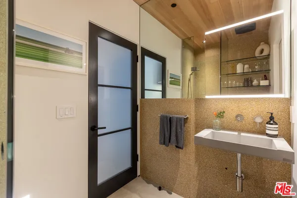 $33,000 | 746 Marco Place, Venice, CA 90291