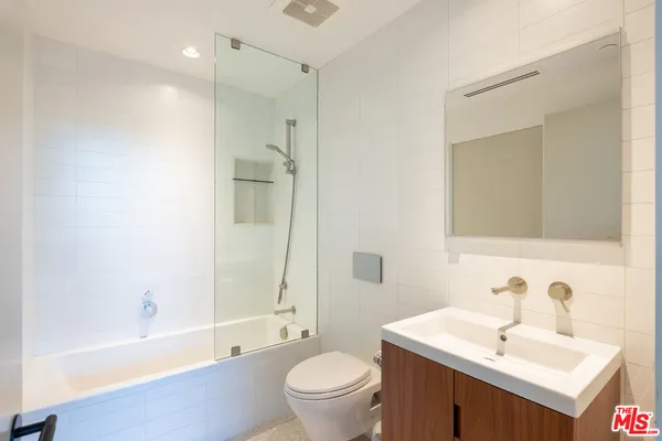 $33,000 | 746 Marco Place, Venice, CA 90291