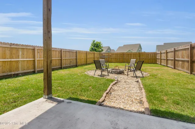 $1,950 | 139 Pasture Lane, Unit 10A, Swansboro, NC 28584