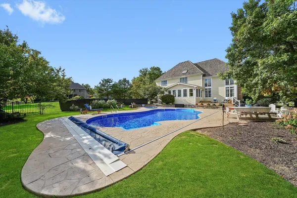 $930,000 | 35080 North Oak Knoll Circle, Gurnee, IL 60031