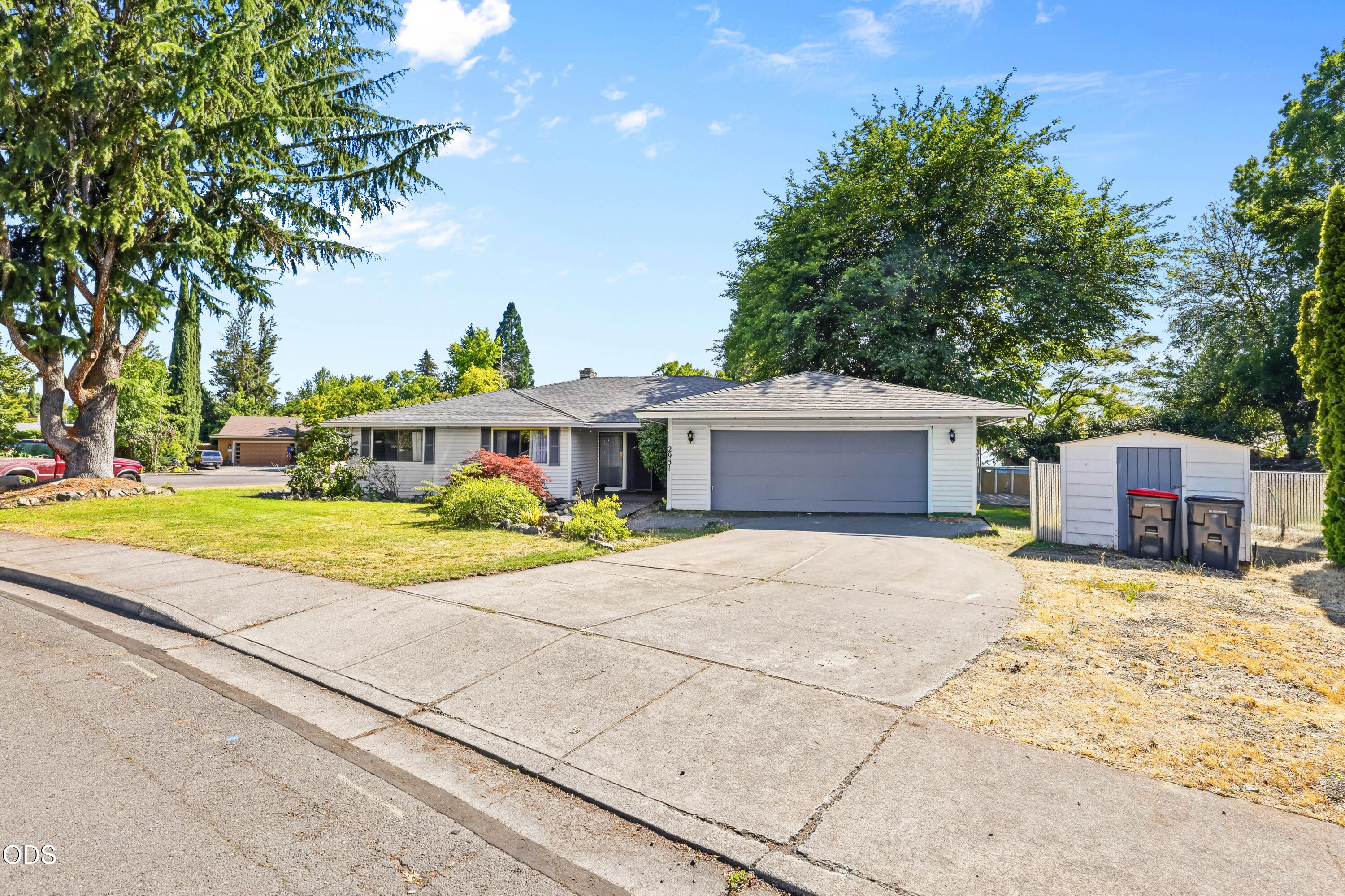 2951 Barclay Road Medford, OR 97504 - Photo 1 of 37