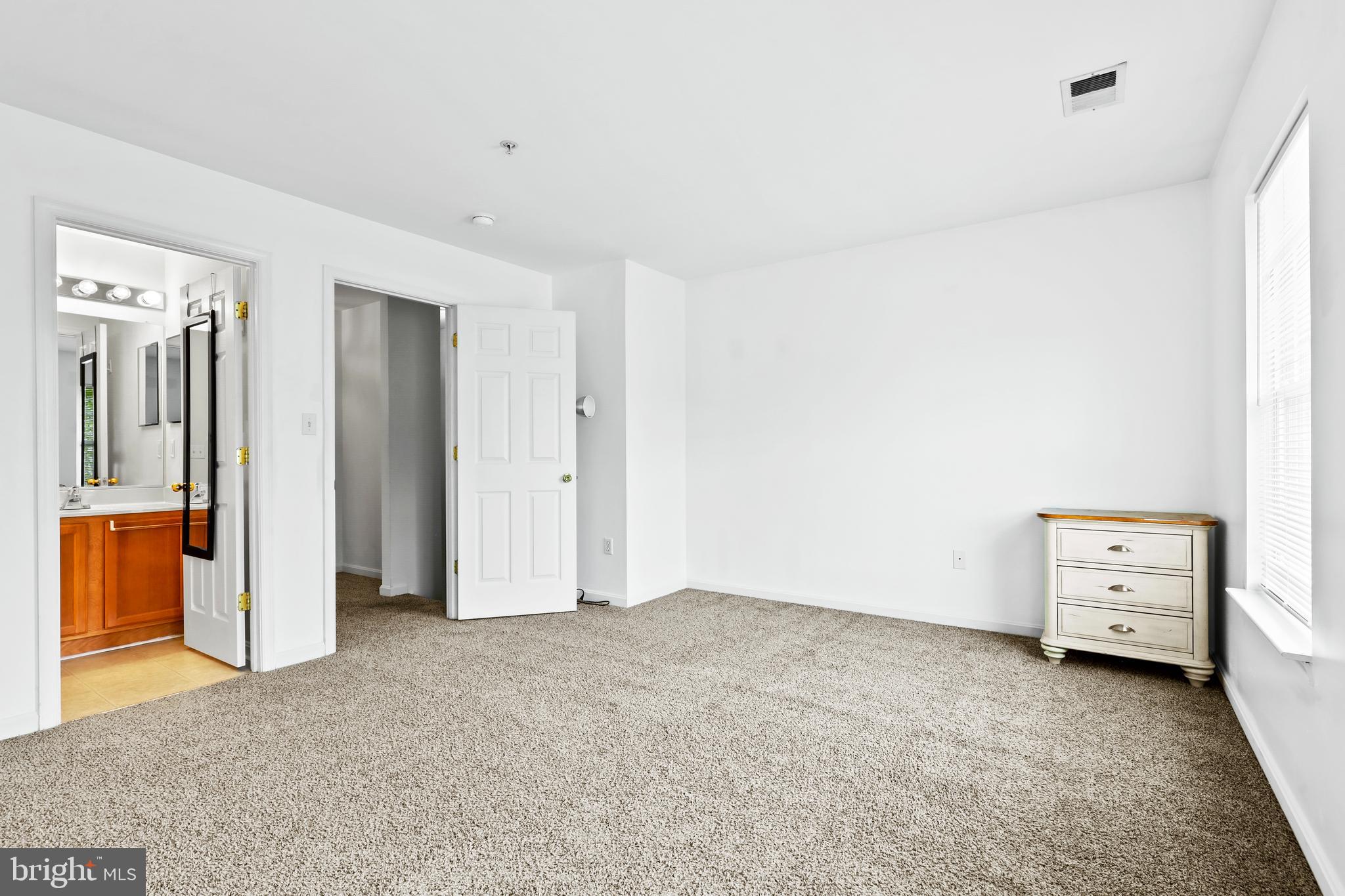 437-439 &445 Kenneth Square Baltimore, MD 21212 - Photo 16 of 40 an empty room with closet