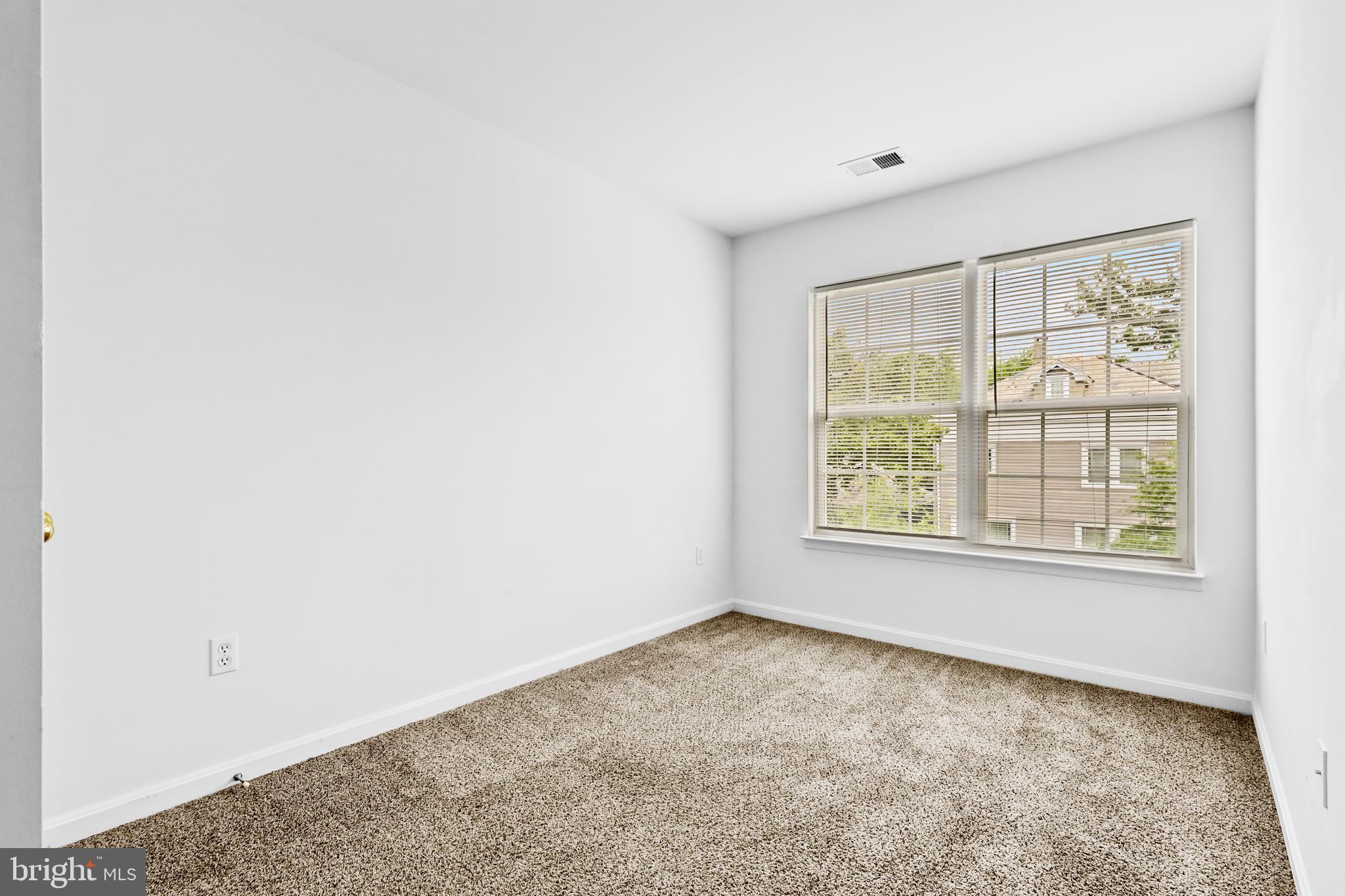 437-439 &445 Kenneth Square Baltimore, MD 21212 - Photo 18 of 40 an empty room with a window