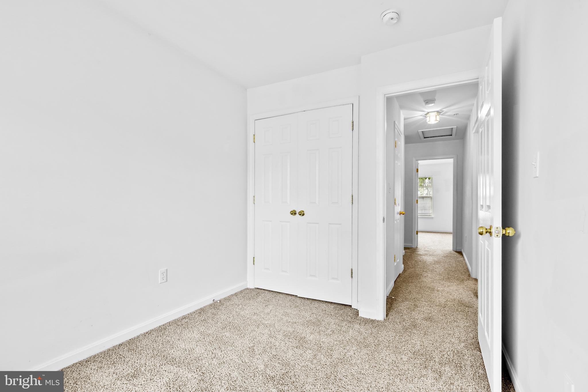 437-439 &445 Kenneth Square Baltimore, MD 21212 - Photo 22 of 40 a view of a room with a hallway