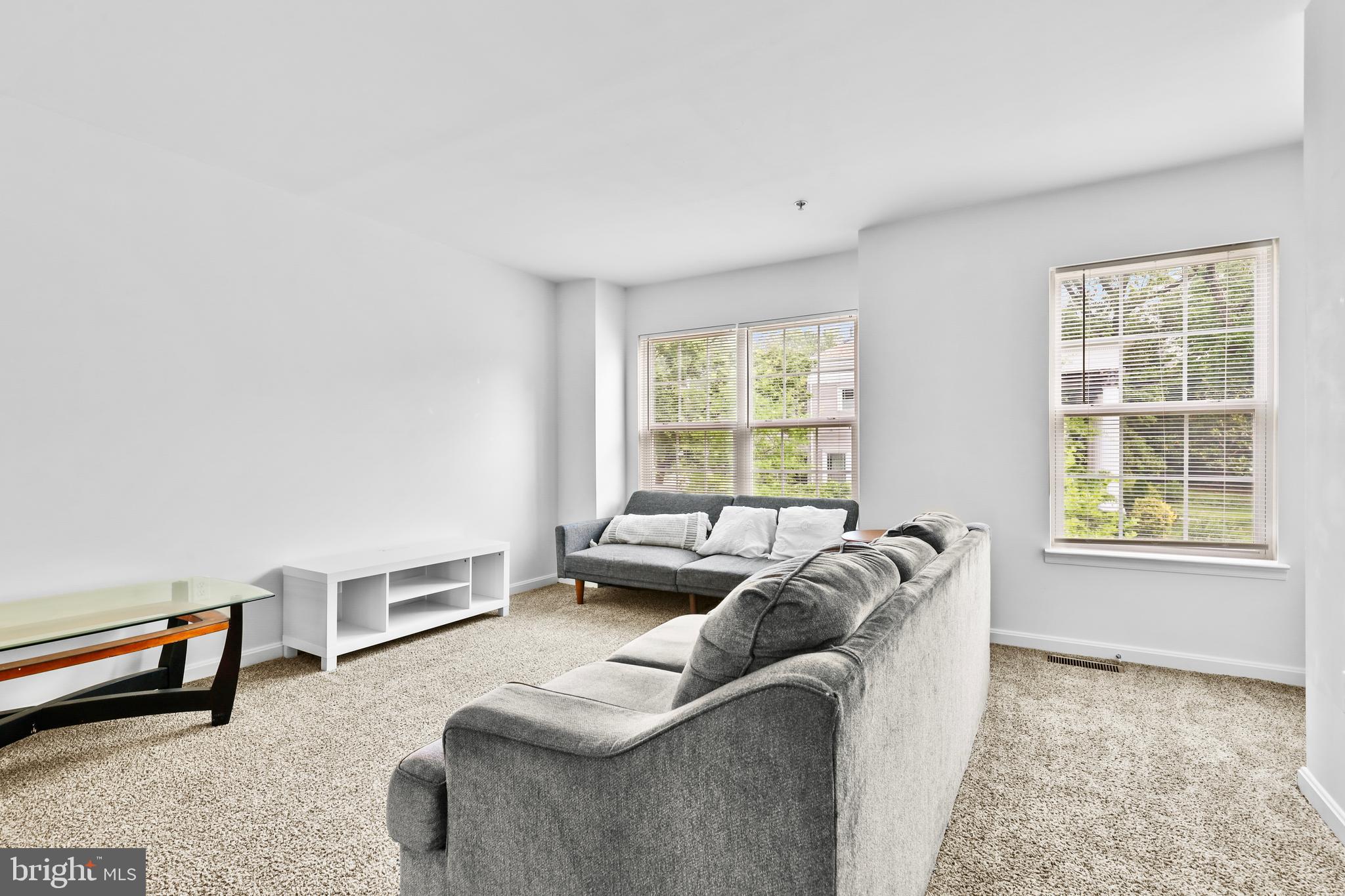 437-439 &445 Kenneth Square Baltimore, MD 21212 - Photo 24 of 40 a living room with furniture and a window