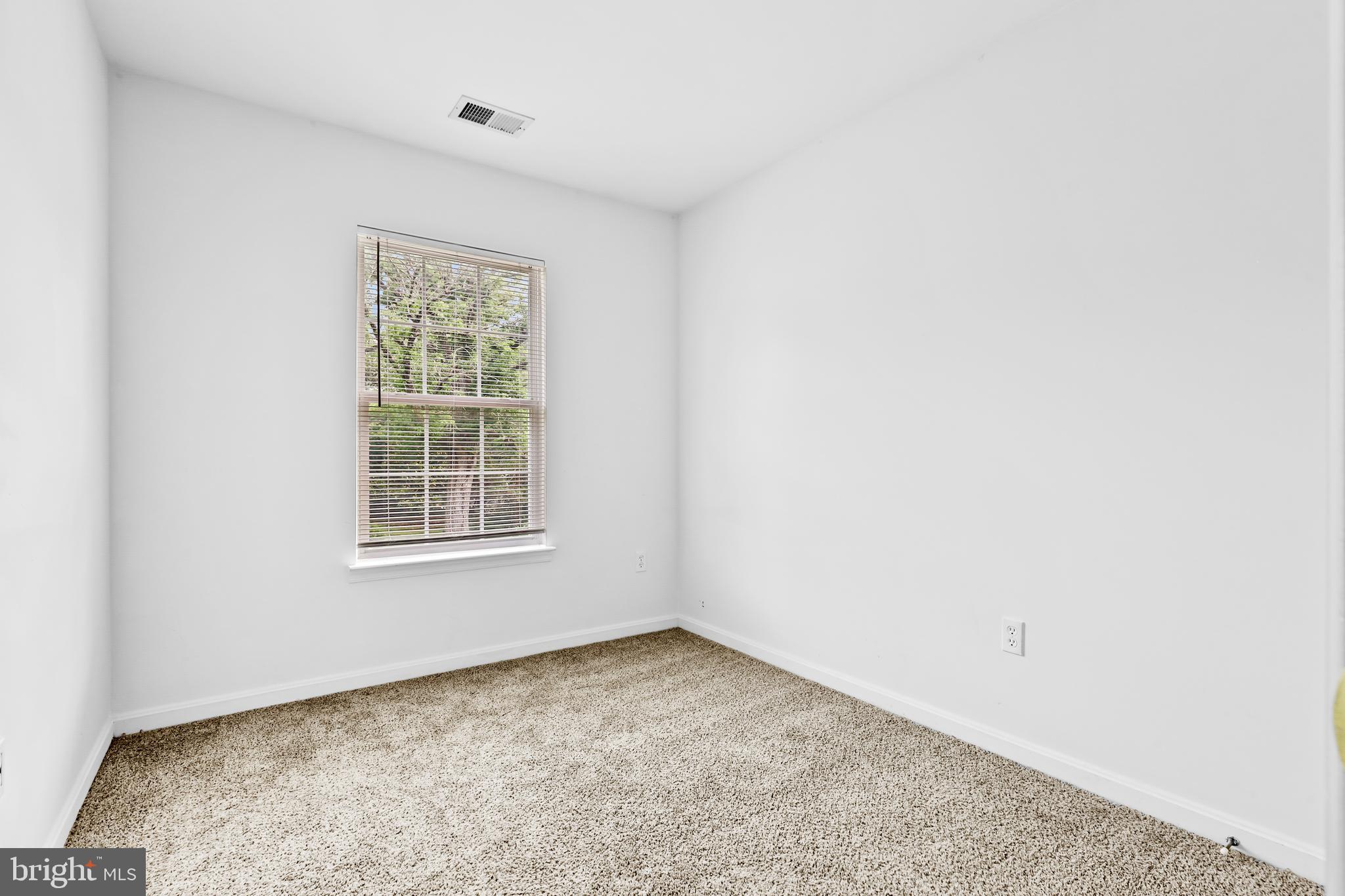 437-439 &445 Kenneth Square Baltimore, MD 21212 - Photo 26 of 40 an empty room with a window