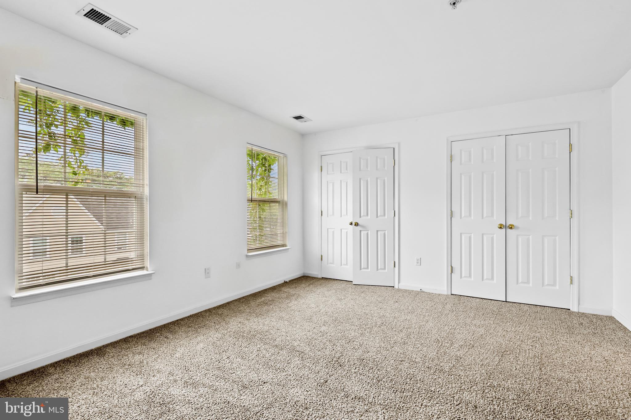 437-439 &445 Kenneth Square Baltimore, MD 21212 - Photo 29 of 40 a view of an empty room with a window