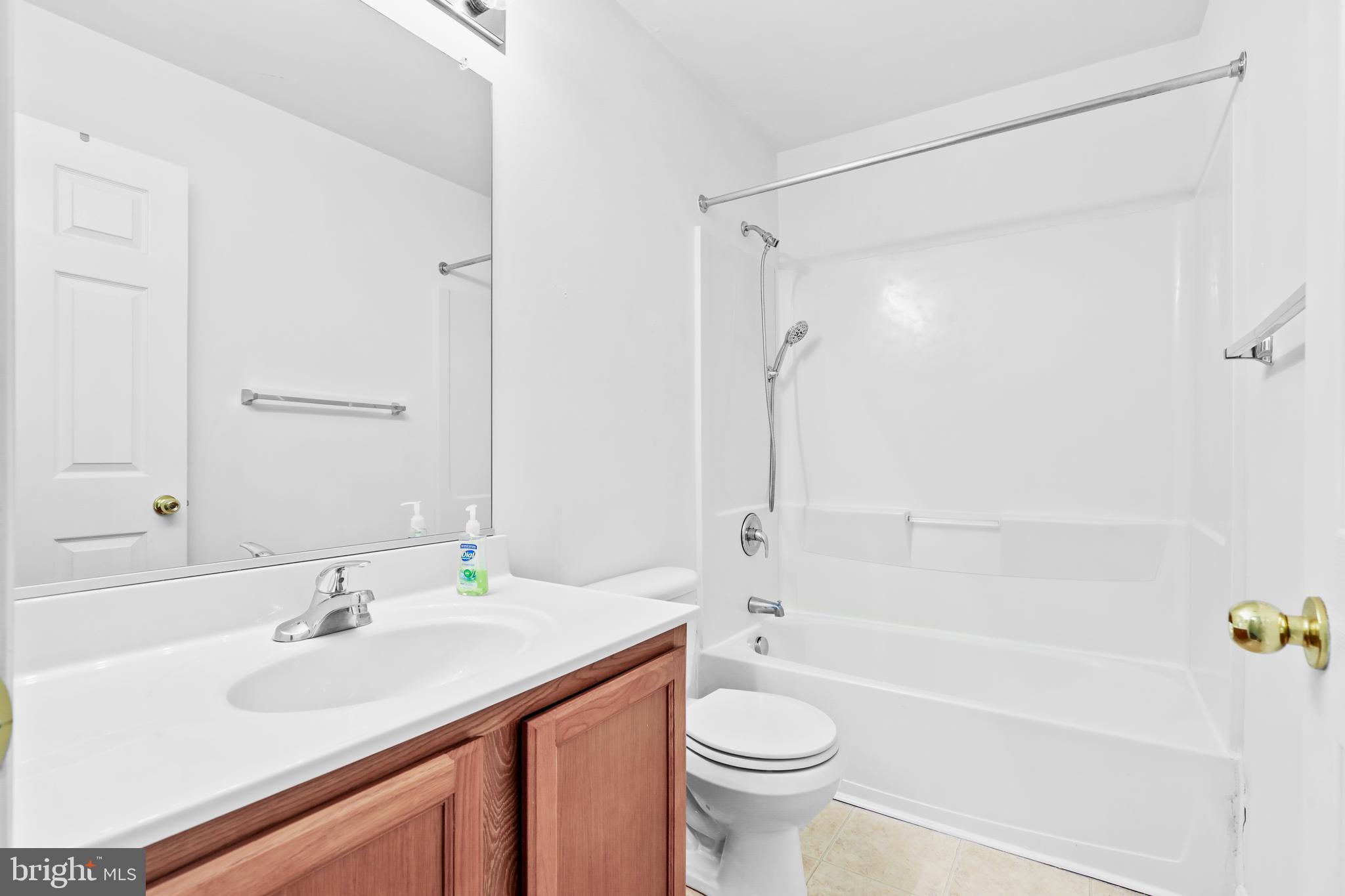 437-439 &445 Kenneth Square Baltimore, MD 21212 - Photo 32 of 40 a bathroom with a sink a toilet and a bathtub