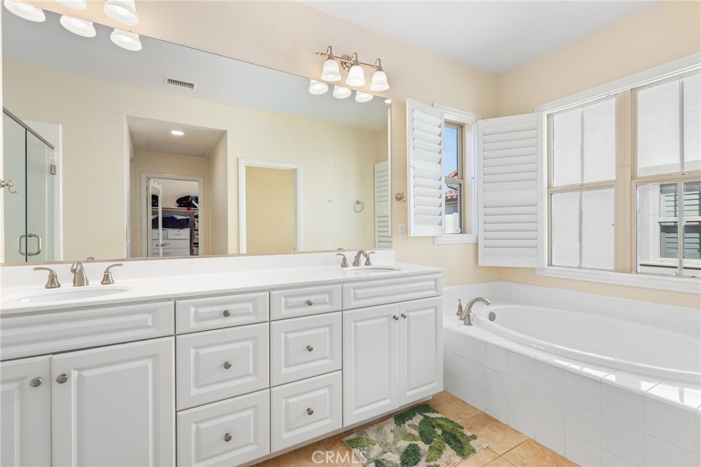 110 Blaze Irvine, CA 92618 - Photo 21 of 28 a bathroom with a tub sink and mirror