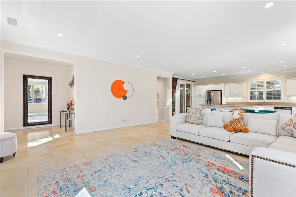 110 Blaze Irvine, CA 92618 - Photo 5 of 28 a living room with furniture