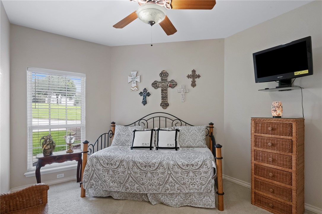 173 David Sandia, TX 78383 - Photo 20 of 40 Secondary bedroom 1