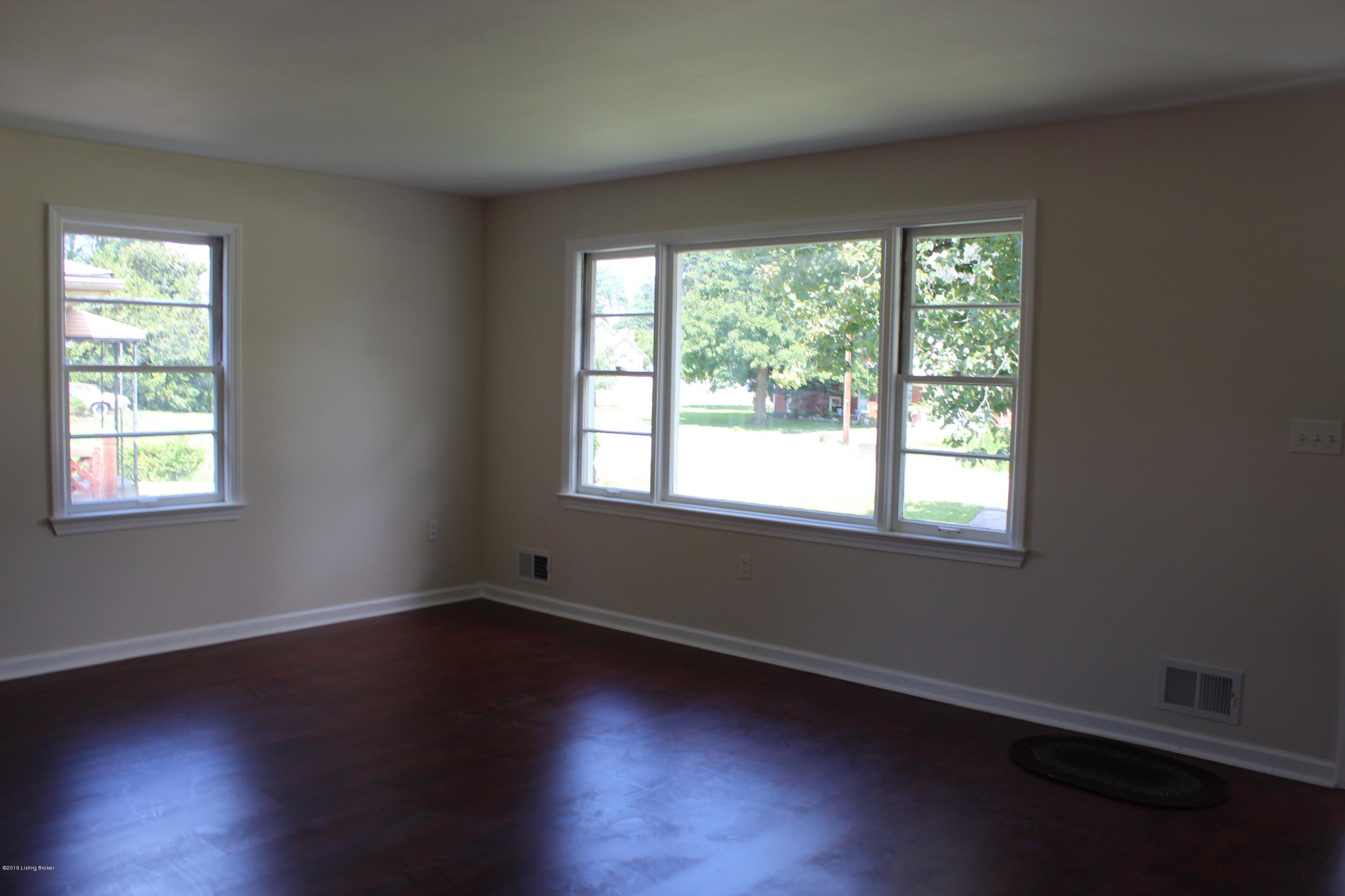 3104 Wayne Road Louisville, KY 40216 - Photo 5 of 32 IMG_0465