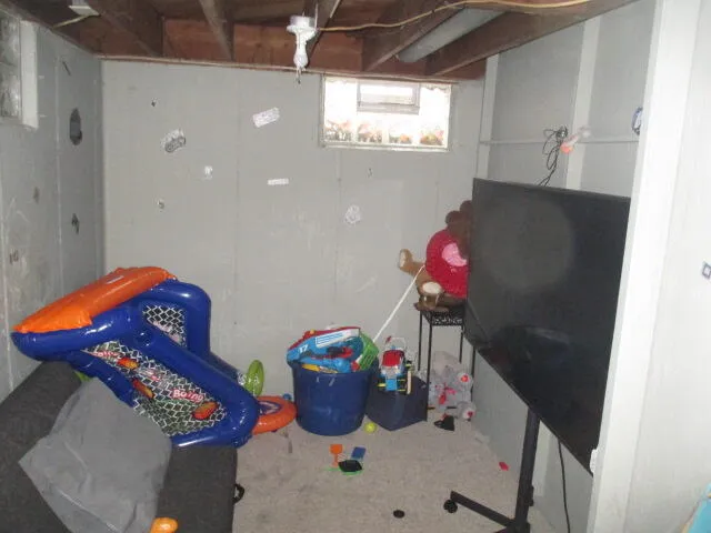 $260,000 | 865 Carrier Creek Boulevard Northeast, Grand Rapids, MI 49503