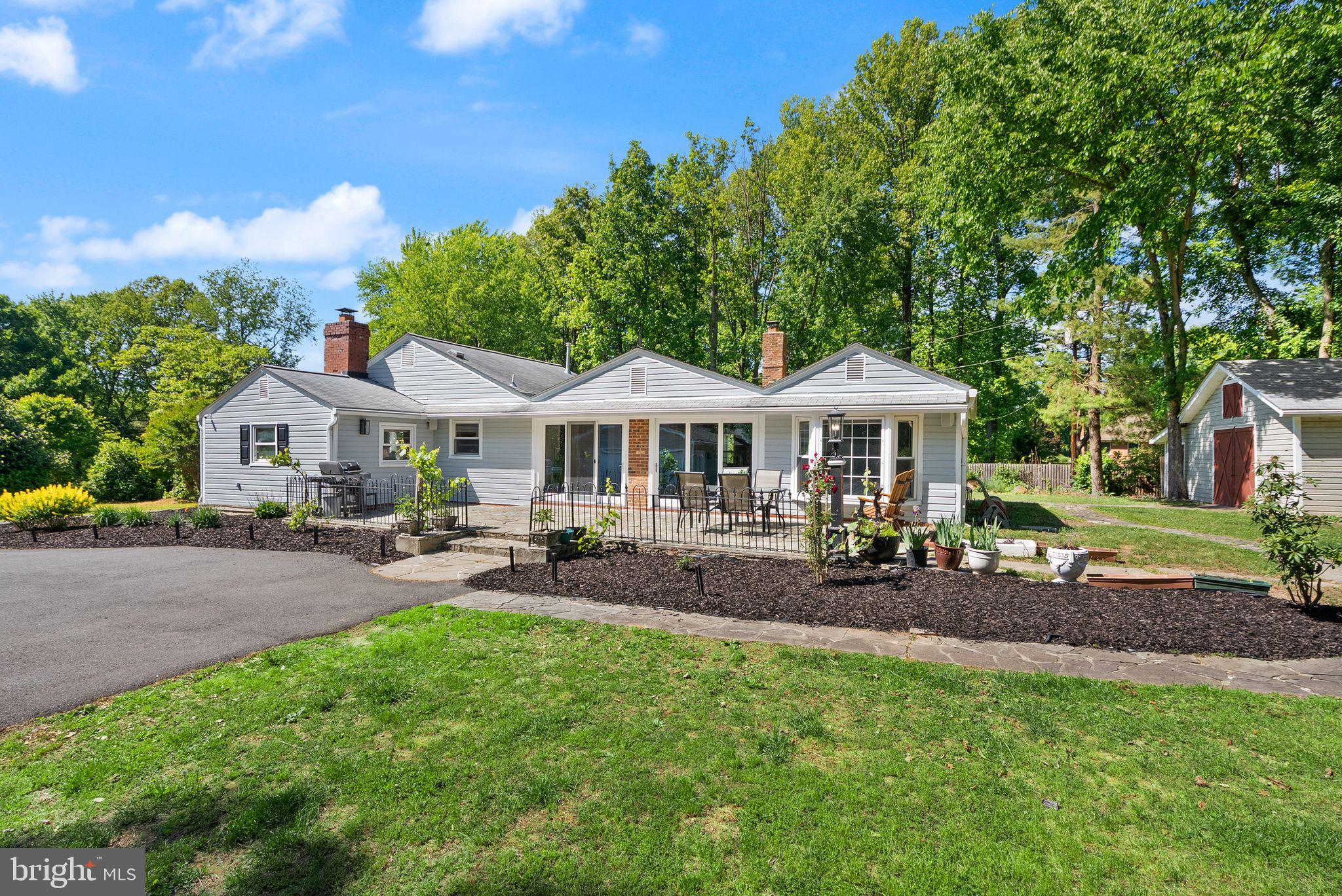 815 Seneca Road Great Falls, VA 22066 - Photo 49 of 61 Side view