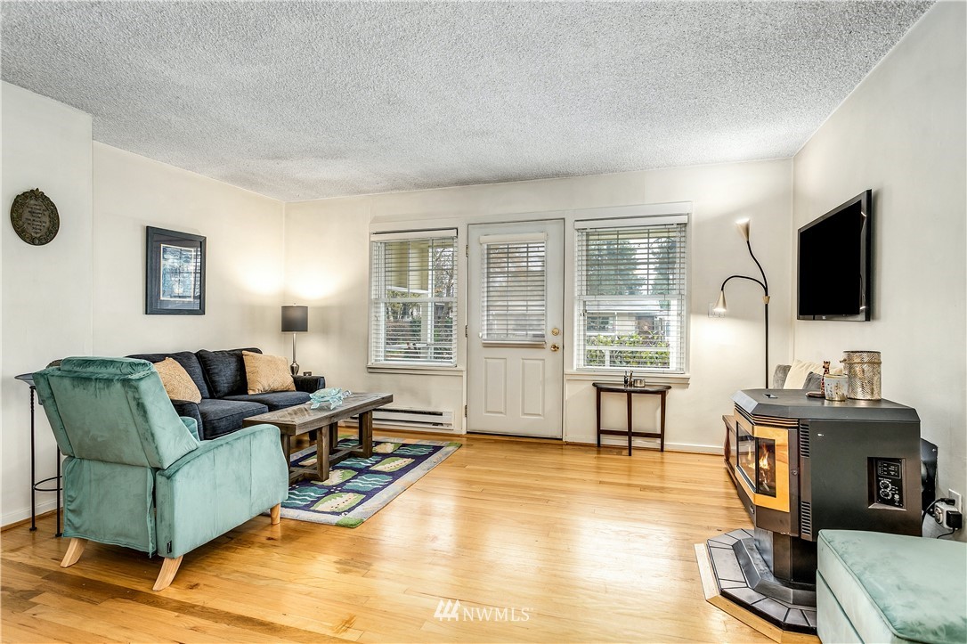 2214 Northeast 9th Place Renton, WA 98056 - Photo 3 of 28