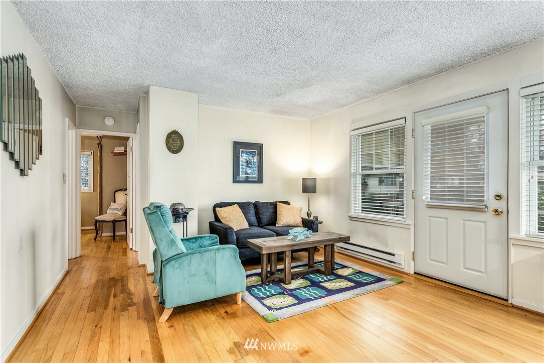 2214 Northeast 9th Place Renton, WA 98056 - Photo 4 of 28