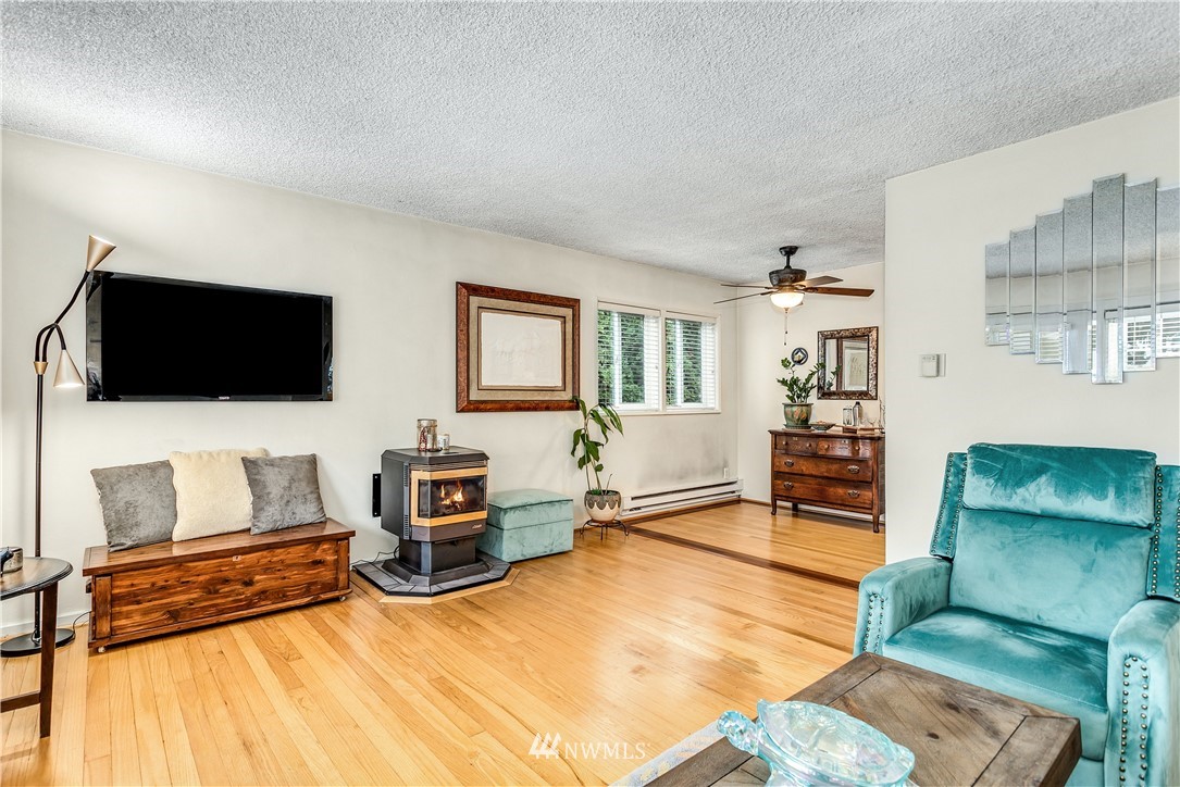 2214 Northeast 9th Place Renton, WA 98056 - Photo 5 of 28
