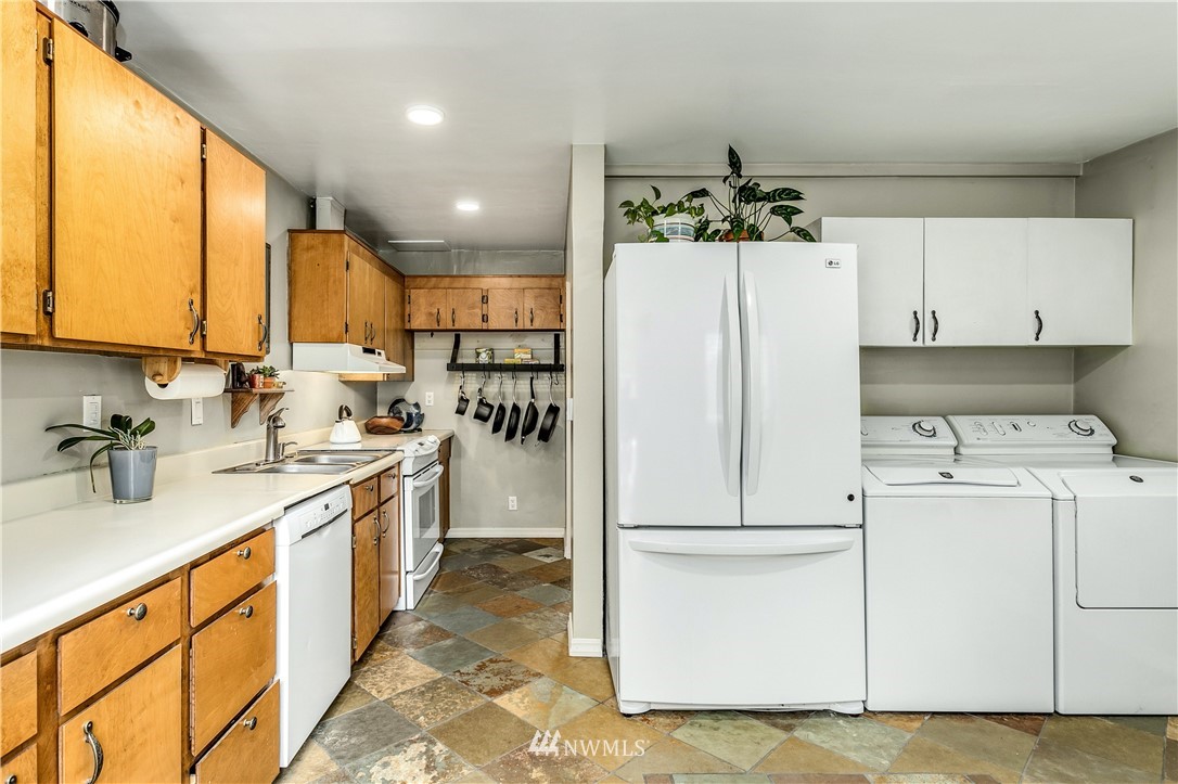 2214 Northeast 9th Place Renton, WA 98056 - Photo 8 of 28