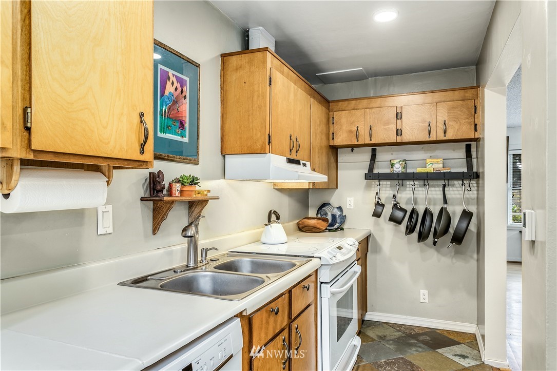 2214 Northeast 9th Place Renton, WA 98056 - Photo 9 of 28