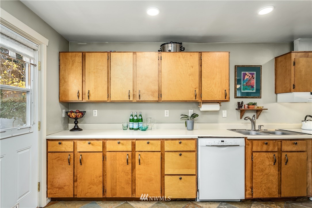 2214 Northeast 9th Place Renton, WA 98056 - Photo 10 of 28