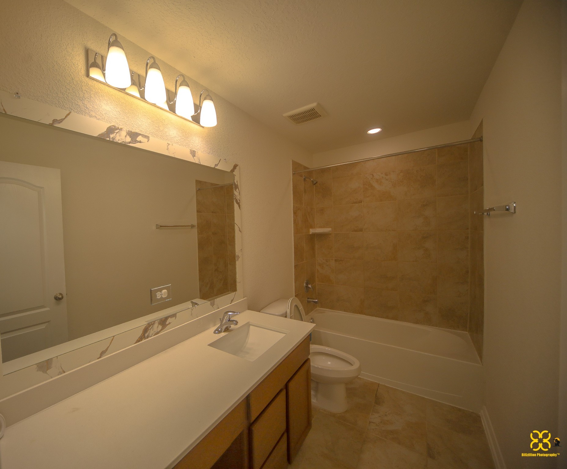 5820 Bluebonnet Lane Rosenberg, TX 77469 - Photo 39 of 43 2nd Full Bathroom