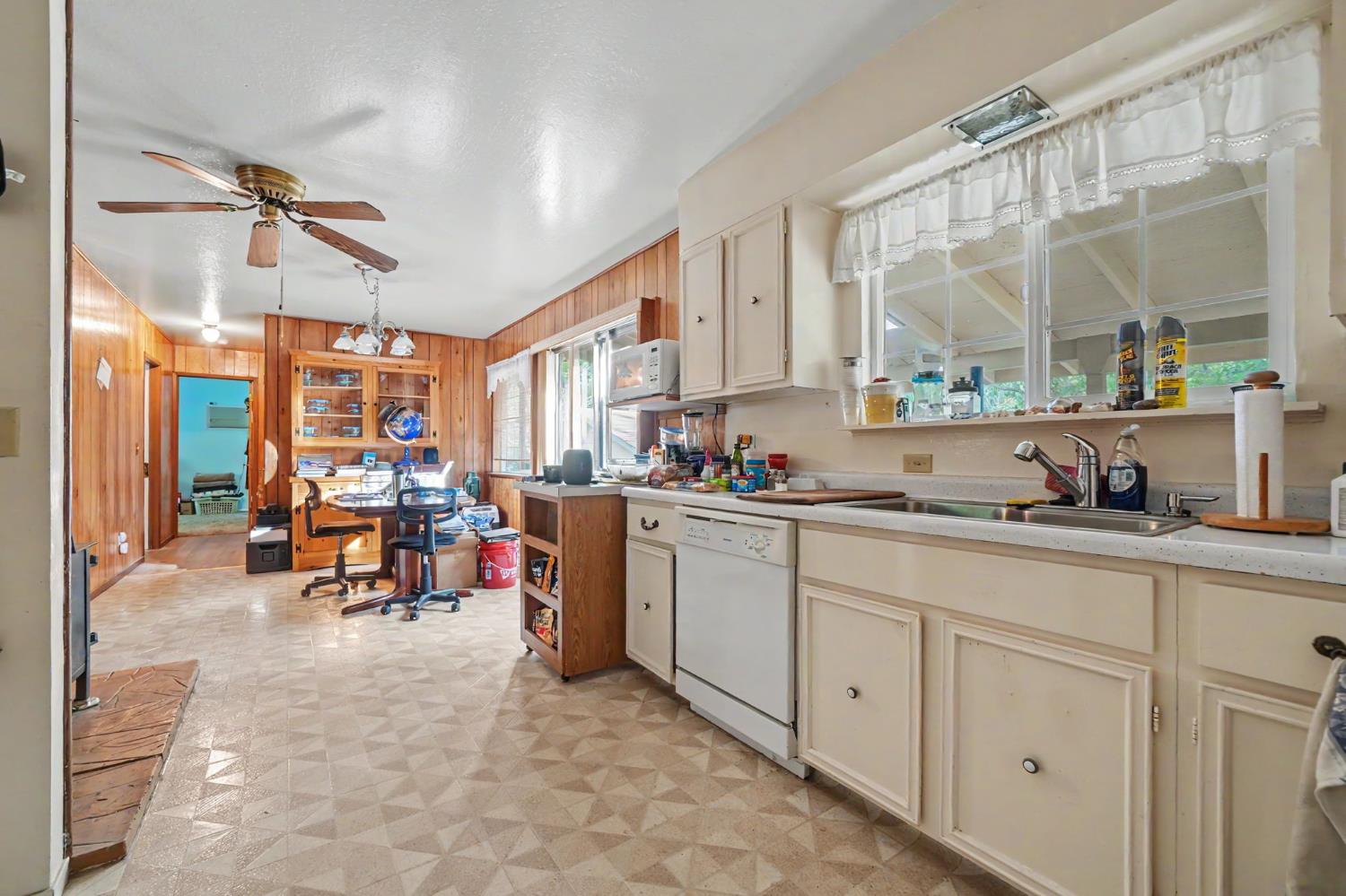 8792 Hidden Valley Road Mountain Ranch, CA 95246 - Photo 13 of 59