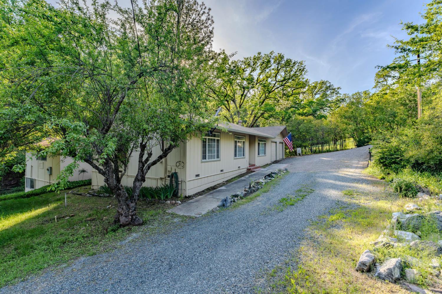 8792 Hidden Valley Road Mountain Ranch, CA 95246 - Photo 4 of 59