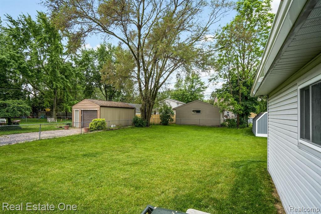 2350 Emmons Avenue Rochester Hills, MI 48307 - Photo 24 of 29
