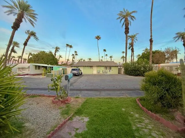 a view of outdoor space yard and porch