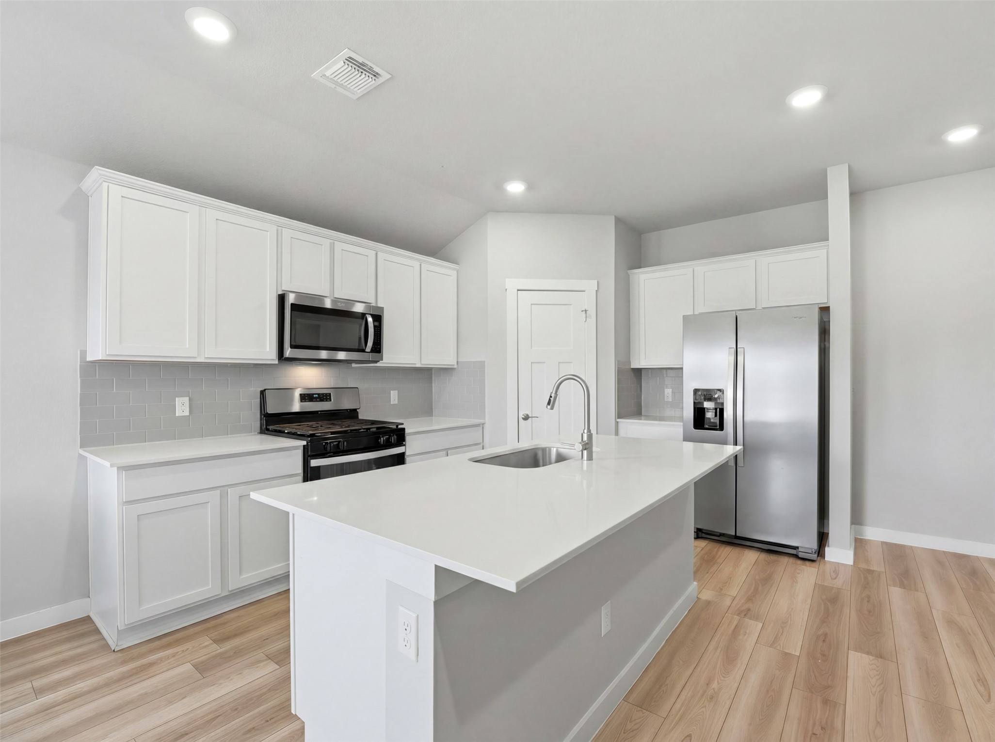 1024 Tipton Street Georgetown, TX 78633 - Photo 6 of 32