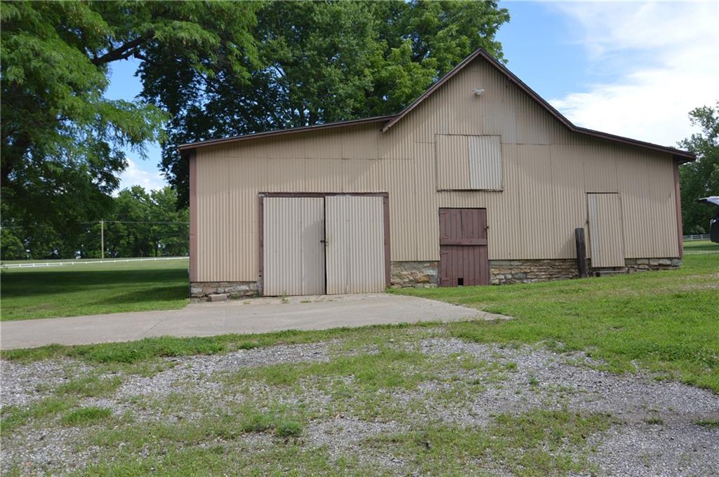 13905 Leavenworth Road Basehor, KS 66007 - Photo 31 of 39