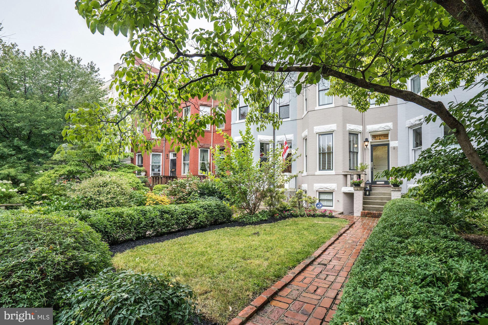 1333 East Capitol Street Southeast Washington, DC 20003 - Photo 2 of 43 Grand townhome close to Lincoln Park