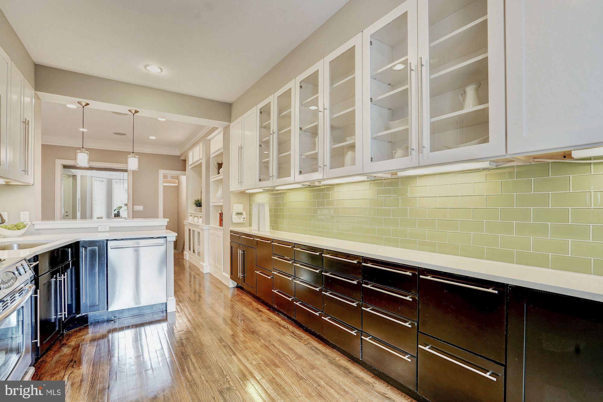 1333 East Capitol Street Southeast Washington, DC 20003 - Photo 13 of 43 Tons of cabinet & counter space