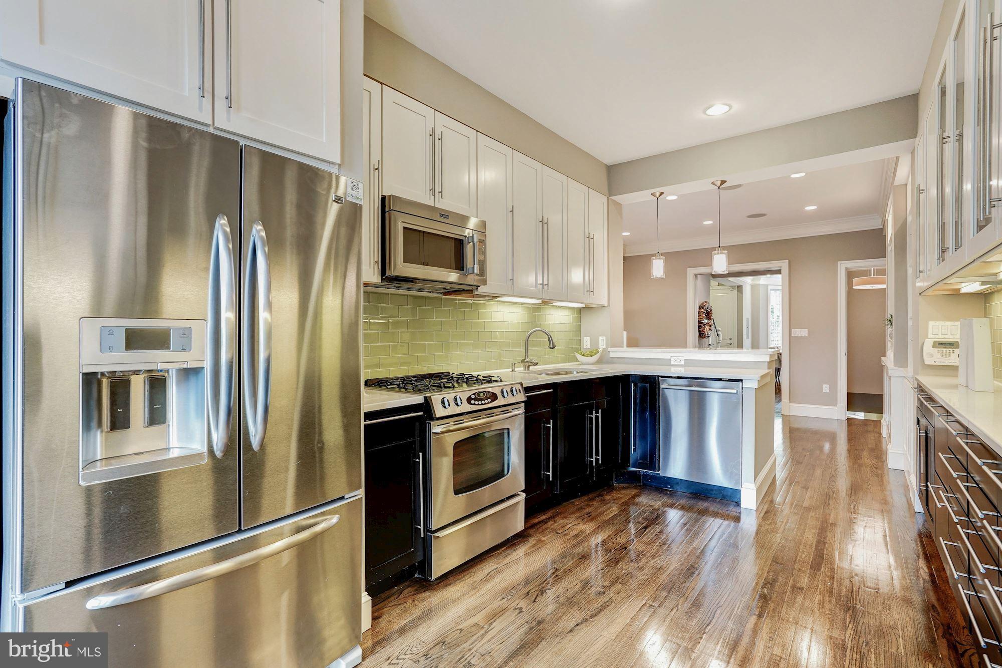1333 East Capitol Street Southeast Washington, DC 20003 - Photo 15 of 43 Stainless steel appliances