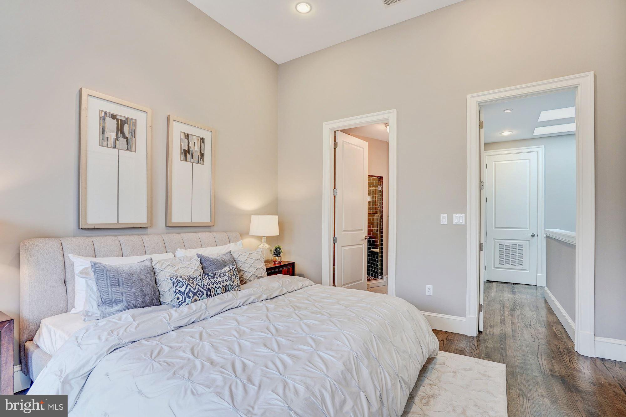 1333 East Capitol Street Southeast Washington, DC 20003 - Photo 18 of 43 En suite master with lots of cabinet space