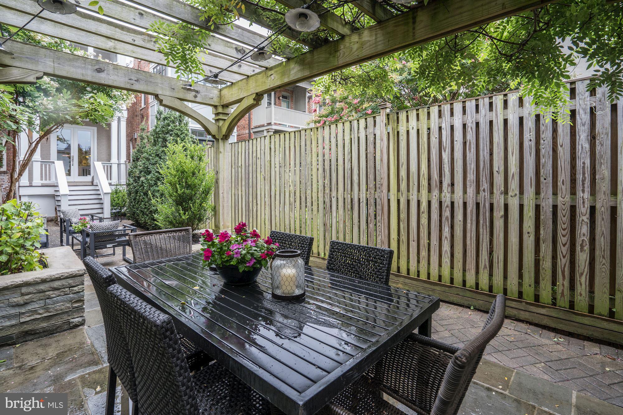 1333 East Capitol Street Southeast Washington, DC 20003 - Photo 41 of 43 Second seating/dining area
