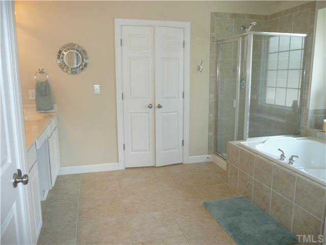 5208 Bartons Enclave Lane Raleigh, NC 27613 - Photo 13 of 25 Master Bath/Spa