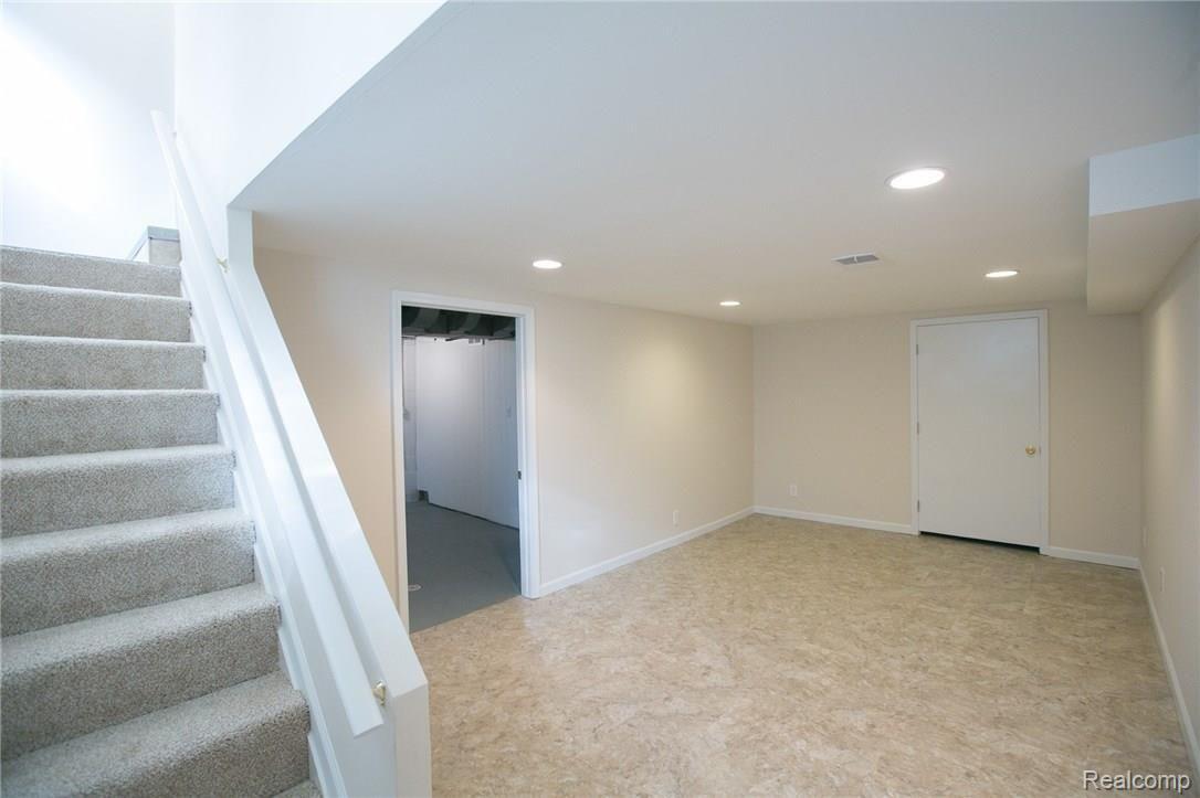 1386 Roslyn Road Grosse Pointe, MI 48236 - Photo 20 of 23 Finished Basement