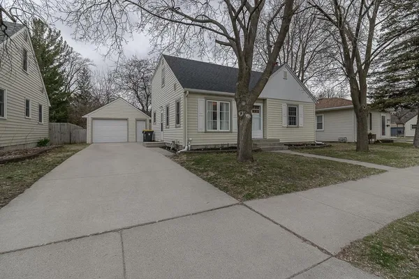 $269,900 | 815 Center Street, North Mankato, MN 56003