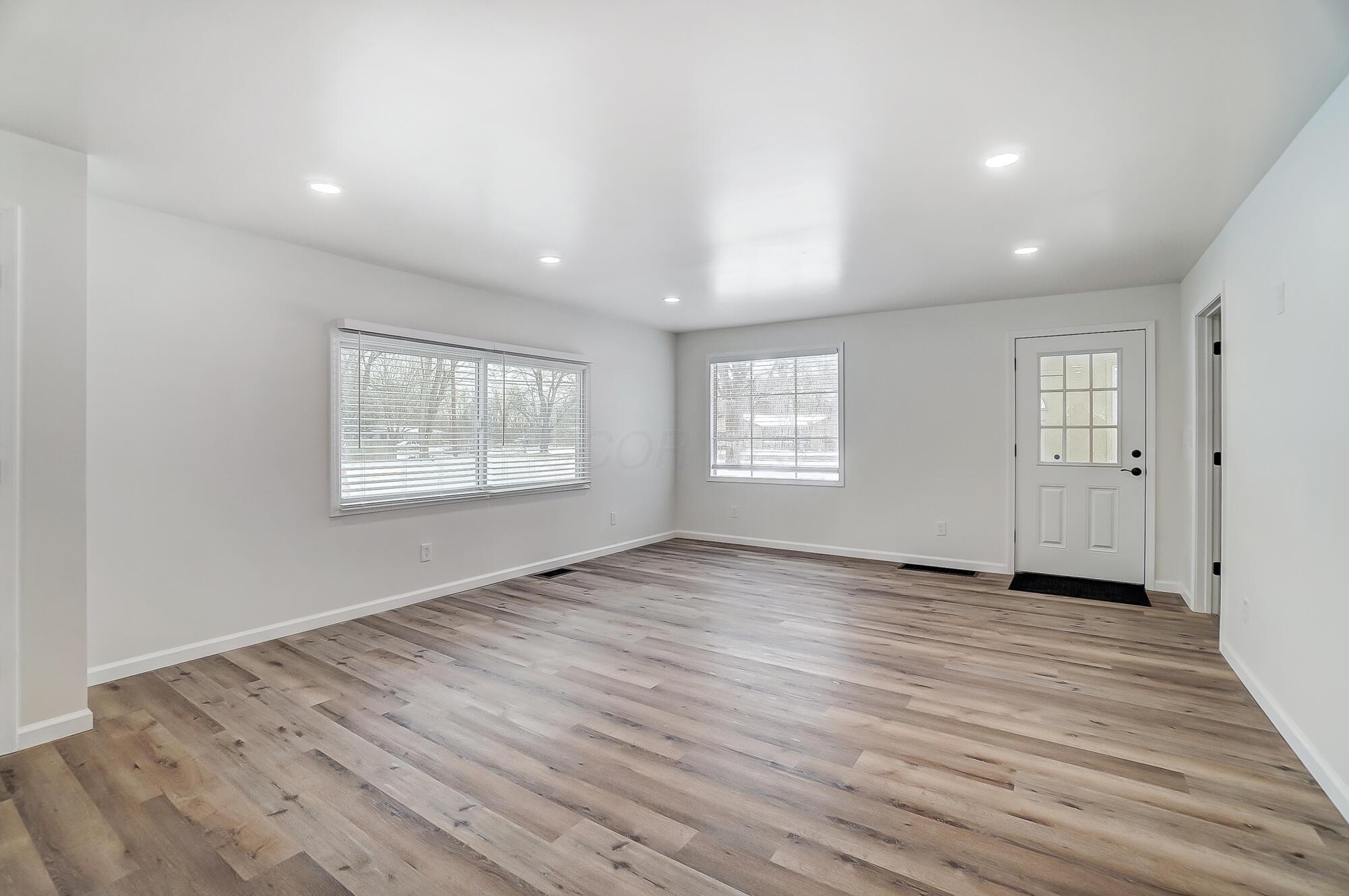 1896 Dyer Road Grove City, OH 43123 - Photo 7 of 51