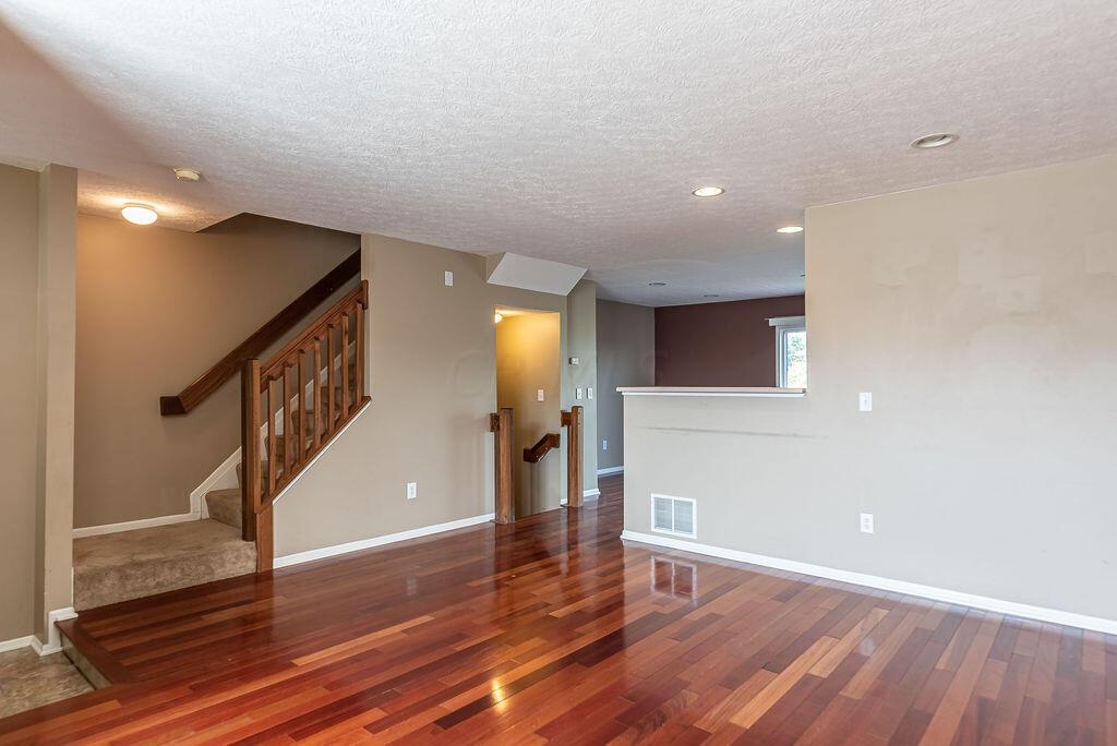 240 Millpond Road Sunbury, OH 43074 - Photo 3 of 23 1-4