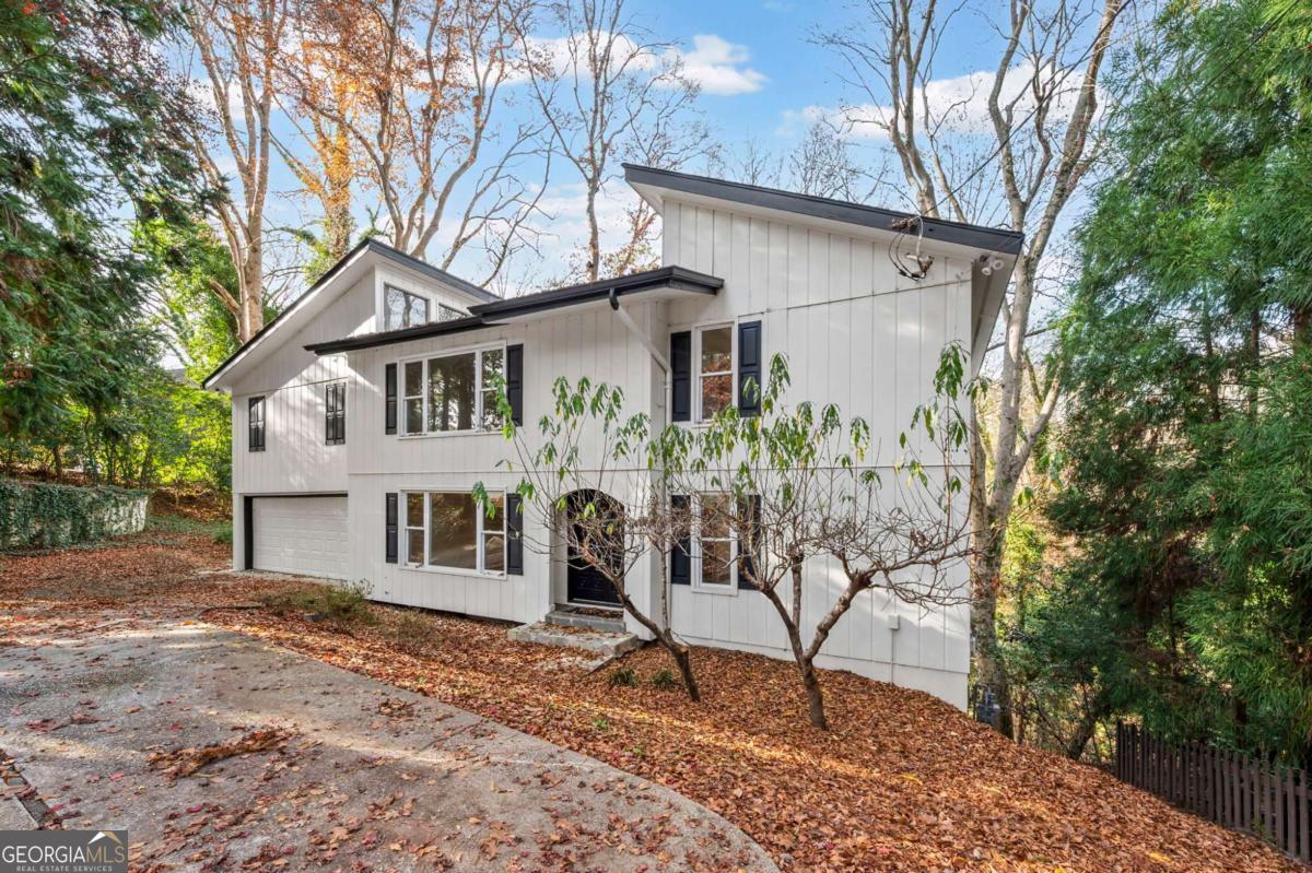 2710 Margaret Mitchell Drive Northwest Atlanta, GA 30327 - Photo 3 of 50