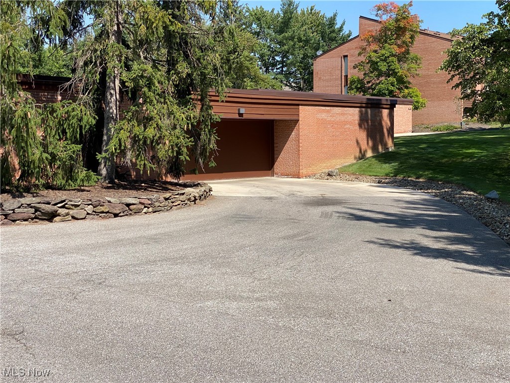 985 Canyon View Road, Unit 102B Northfield, OH 44067 - Photo 20 of 32 Garage